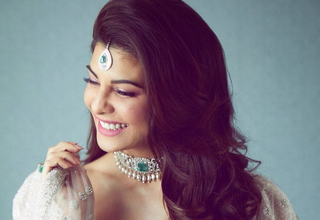 ضرورت مند لوگوں کی مدد کے لئے آگے آئیں جیکلن فرنانڈیز؛ کھانا، ماسک اور سینیٹائزر کریں گی تقسیم