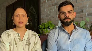 وراٹ کوہلی اور انوشکا شرما نے کورونا کے خلاف لڑائی میں دیا دو کروڑ روپے کا عطیہ