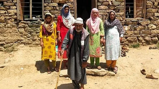 مقتول اعجاز ڈار کا کنبہ / تصویر بشکریہ ٹوئٹر