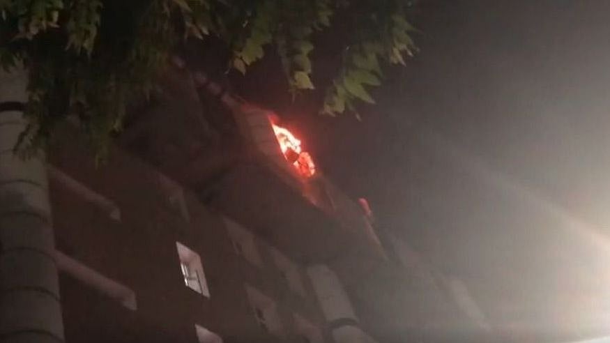 ایمس میں آگ بجھانے کی تصویرآئی اے این ایس 