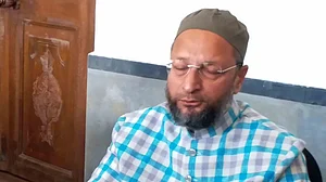 مسلمان لیڈر بنانے کے بجائے خود بنیں لیڈر: اویسی