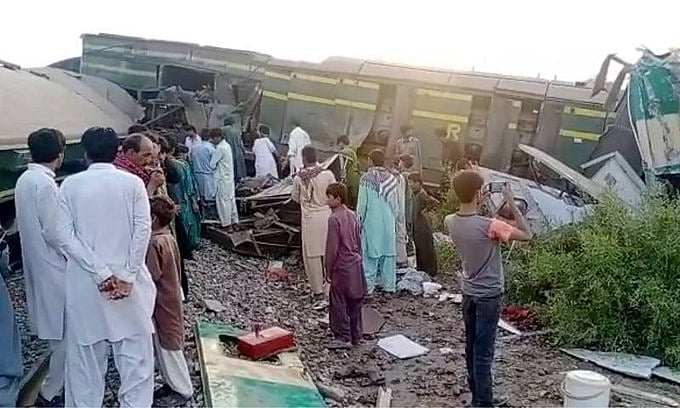 پاکستان: سرسید ایکسپریس اور ملت ایکسپریس ٹرین حادثہ کی خوفناک تصویریں آئیں سامنے