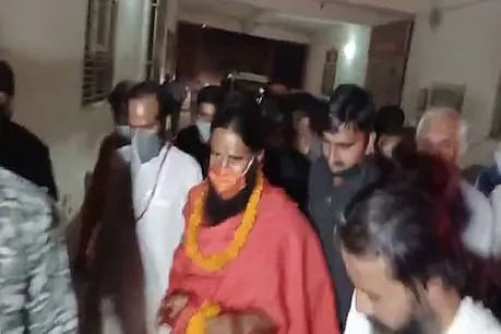 رام دیو کے خلاف ہریانہ میں احتجاج، ڈاکٹروں اور کسانوں نے دکھائے سیاہ پرچم