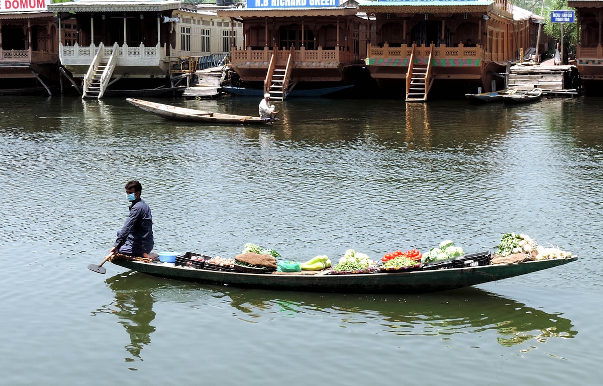 کشمیر: سخت گرمیوں کے بعد موسمی صورتحال دگرگوں