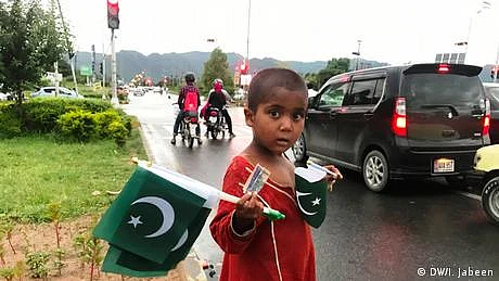 غربت میں اضافہ: ن لیگ اور پی ٹی آئی میں الزامات کا تبادلہ
