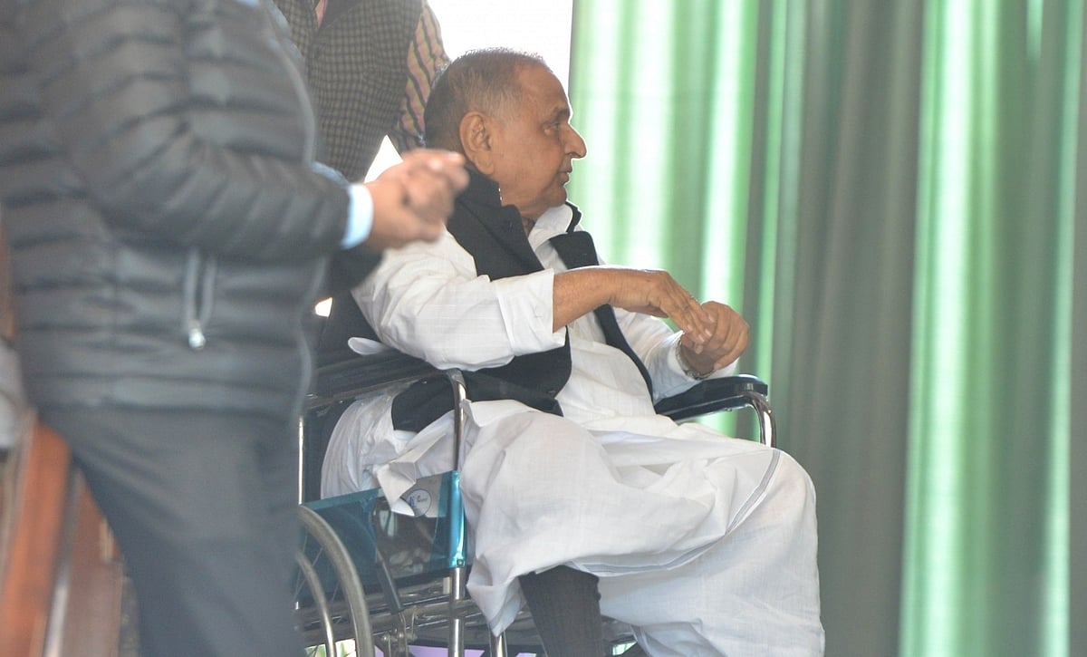 ملائم سنگھ یادو کی حالت ہنوز نازک، کنبہ کے افراد میدانتا اسپتال میں موجود، کڈنی عطیہ کرنے پہنچا بی ایچ یو اسٹوڈنٹ