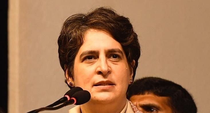 ’ایمبولنس کارکنوں پر پھول برسانے والی یوگی حکومت اب لاٹھی برسانے کی بات کر رہی‘
