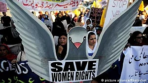 خواتین کے خلاف تشدد میں اضافہ، کیوں؟
