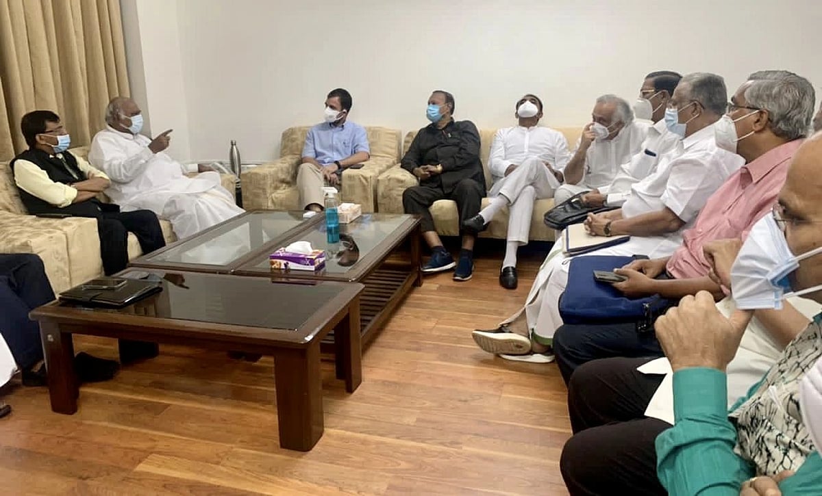 جاسوسی معاملہ پر اپوزیشن جماعتوں کا اظہار یکجہتی، سمجھوتہ نہیں کرنے کا راہل گاندھی کا عزم