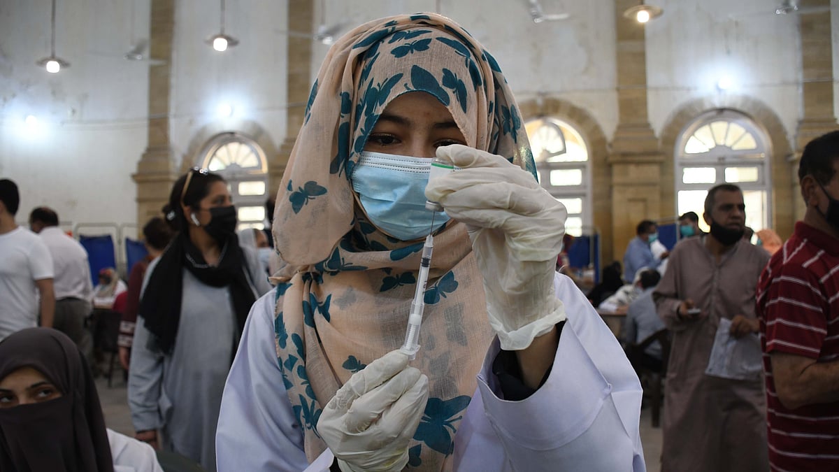 پاکستان میں ٹیکہ کاری کی علامتی تصویر / Getty Images
