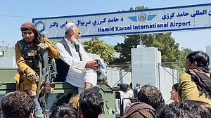 کابل دھماکہ: مغربی ملکوں کی اپنے شہریوں کو ایئرپورٹ سے دور رہنے کی ہدایت