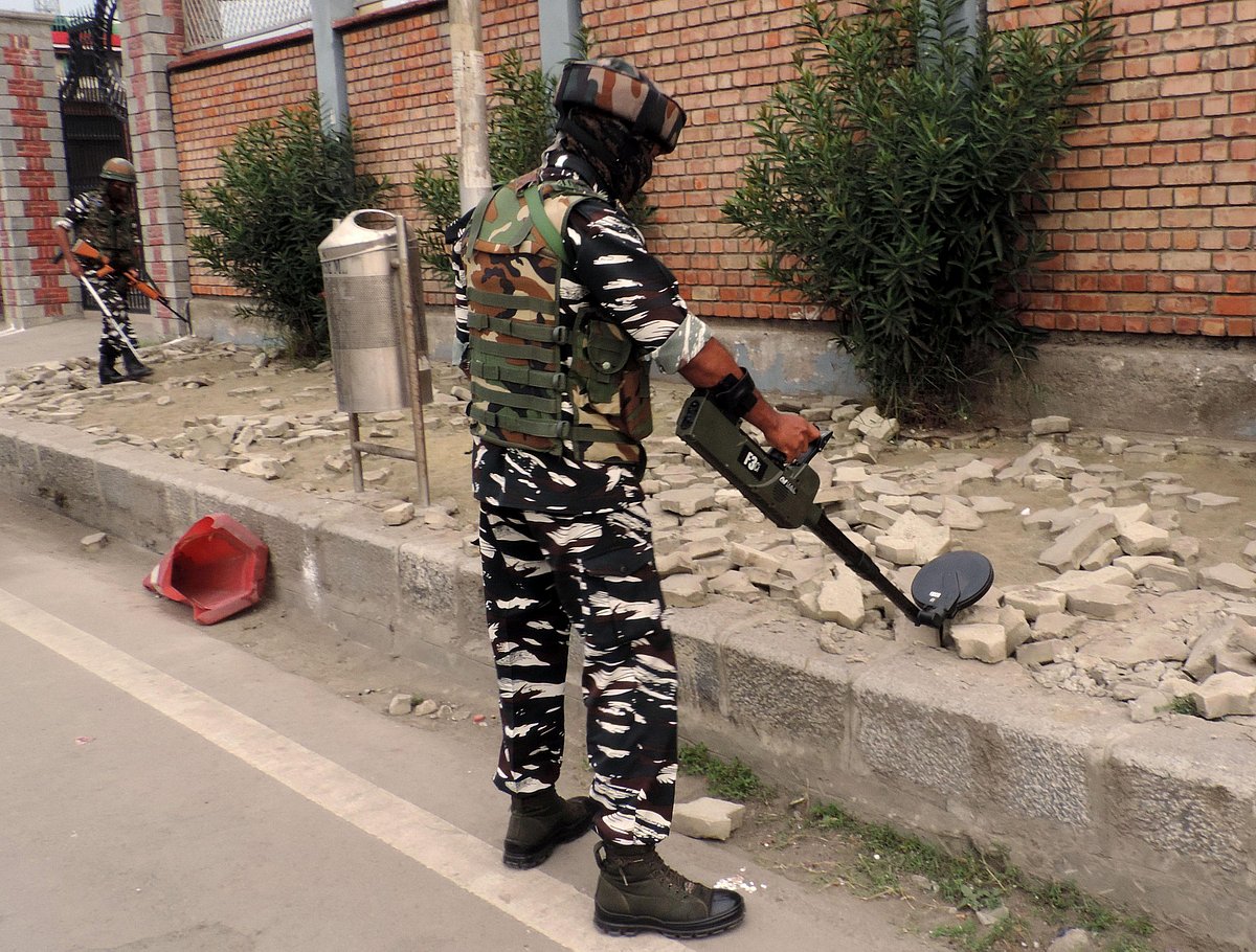 کشمیر میں سخت سیکورٹی انتظامات کے سائے میں یوم آزادی تقاریب منعقد