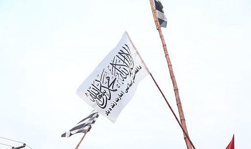 افغان پرچم پر طالبان کی مذہبی سیاست