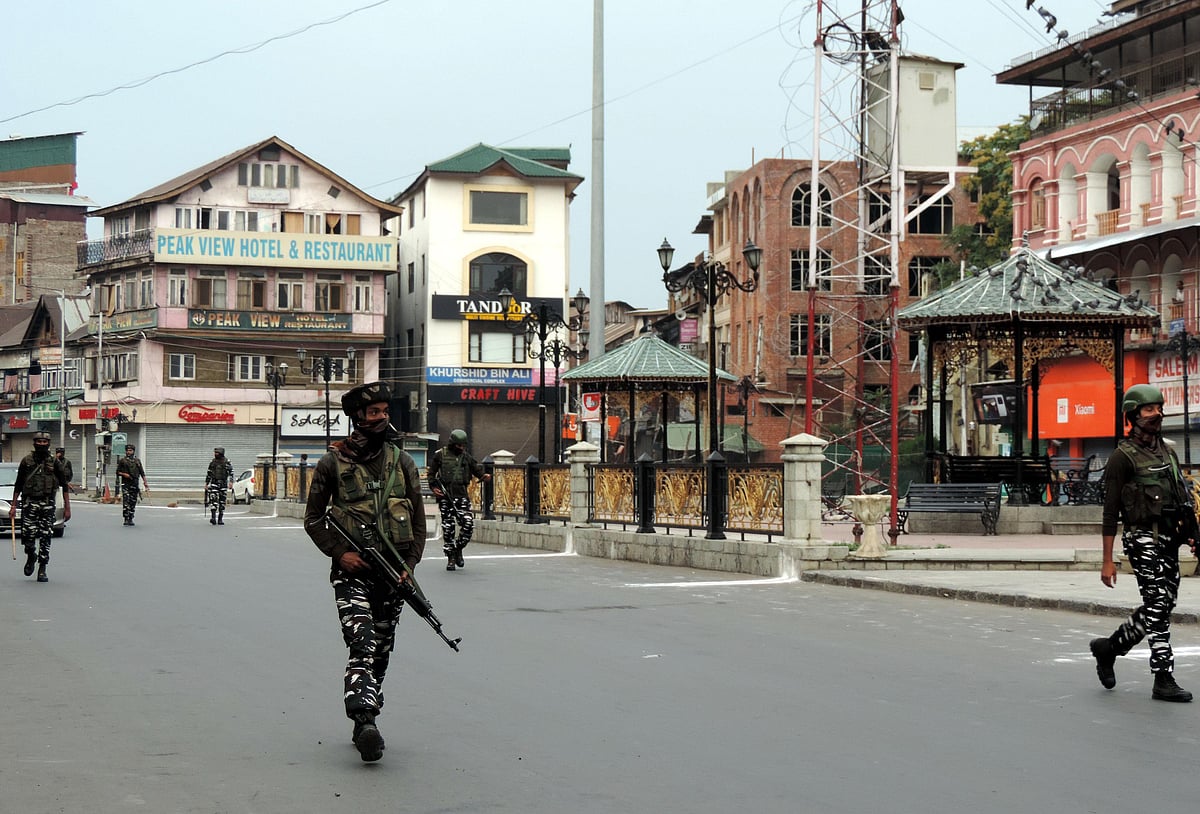 کشمیر میں سخت سیکورٹی انتظامات کے سائے میں یوم آزادی تقاریب منعقد