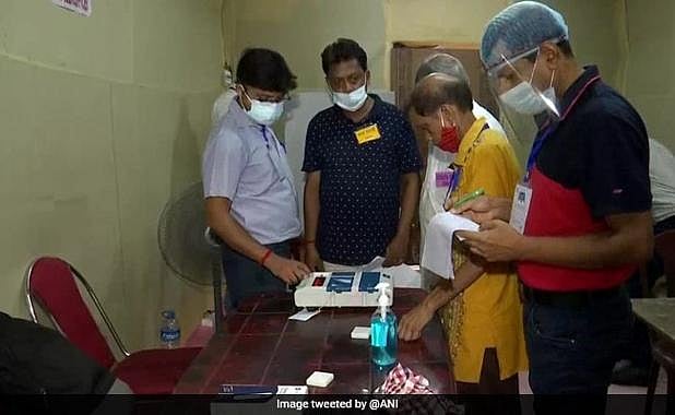 ضمنی انتخابات: مغربی بنگال میں تین اسمبلی نشستوں کے لیے ووٹنگ جاری