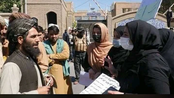 <div class="paragraphs"><p>علامتی تصویر</p></div>