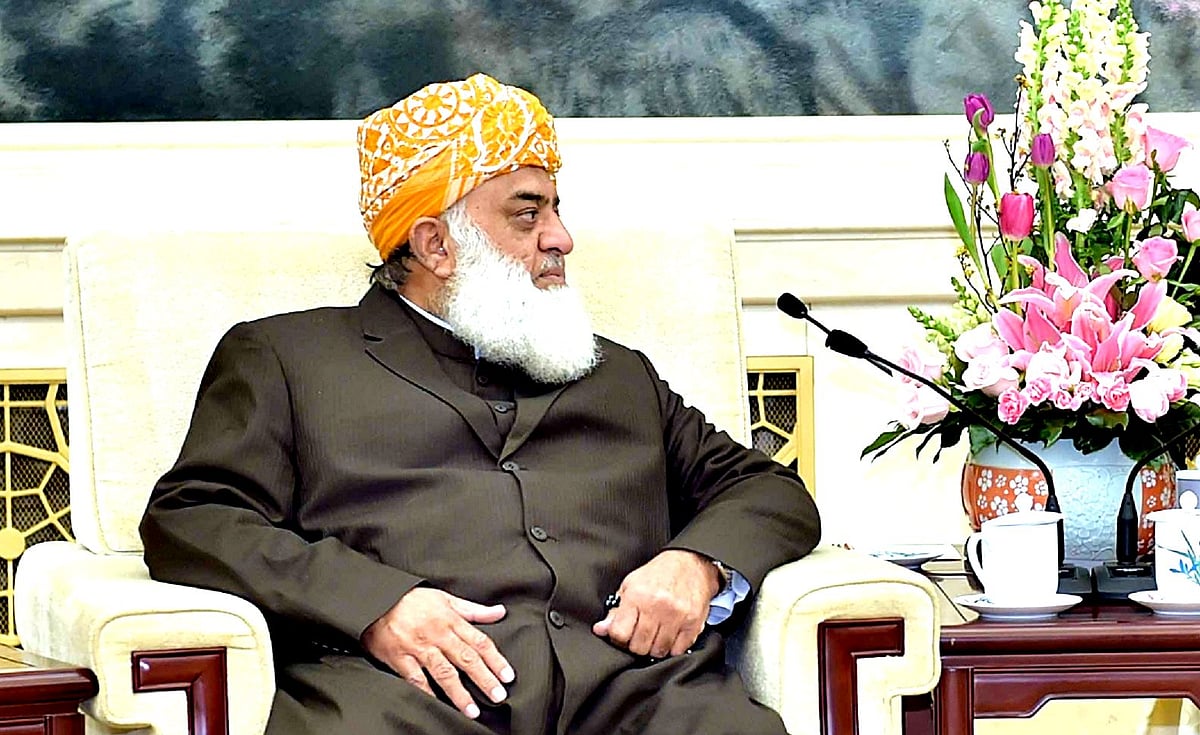 پاکستان کو طالبان حکومت کو تسلیم کرنا چاہئے: فضل الرحمن