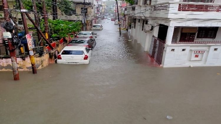 لکھنؤ میں بارش