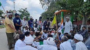کرنال کے منی سکریٹریٹ میں کسانوں کا مظاہرہ اب بھی جاری، کھٹر حکومت پر دباؤ!