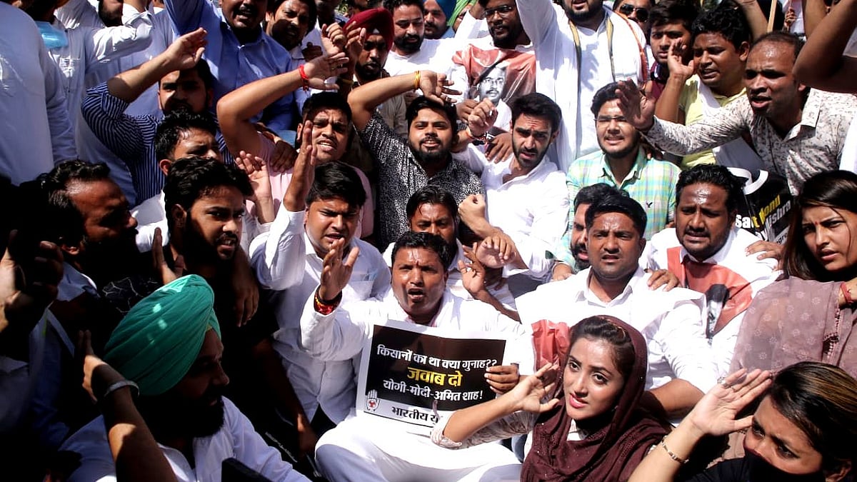 یوتھ کانگریس کے صدر شرینواس احتجاج کرتے ہوئے، تصویر ویپن