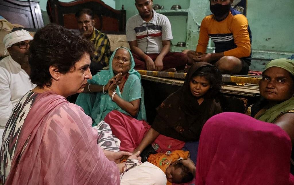 پرینکا گاندھی نے کی مرنے والے صفائی ملازم کے اہل خانہ سے ملاقات