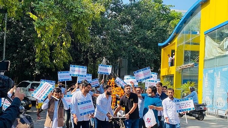 پٹرول-ڈیزل کی لگاتار بڑھتی قیمتوں کے خلاف این ایس یو آئی کا زبردست مظاہرہ