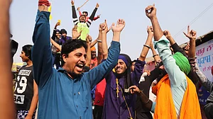 تکبر کا سر جھکانے والے کسانوں کو جیت مبارک: راہل گاندھی