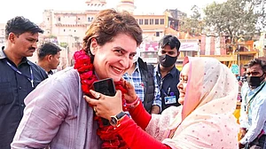پرینکا گاندھی کی یوپی کے چترکوٹ میں خواتین سے گفتگو