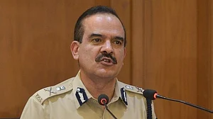 ممبئی کے سابق پولیس کمشنر پرمبیر سنگھ کرائم برانچ کے سامنے پیش، اکتوبر سے لاپتہ تھے