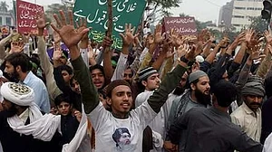 حکومت پاکستان نے انتہا پسند گروپ ’تحریک لبیک پاکستان‘ پر عائد پابندی اٹھا لی