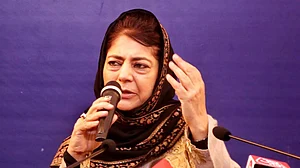 ’دَم ہے تو تاج محل اور لال قلعہ کو مندر بنا کر دکھائیں‘، بی جے پی کو محبوبہ مفتی کا چیلنج