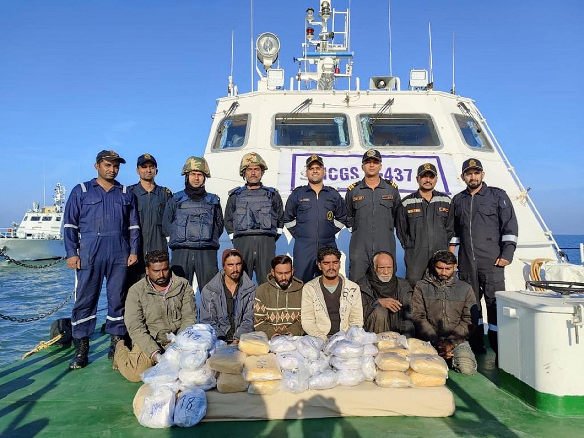 گجرات میں اب 400 کروڑ روپے کی ہیروئن ضبط، پاکستانی کشتی سے 77 کلو ڈرگ برآمد