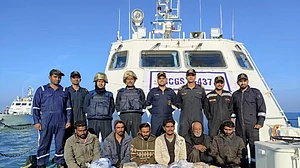 گجرات میں اب 400 کروڑ روپے کی ہیروئن ضبط، پاکستانی کشتی سے 77 کلو ڈرگ برآمد