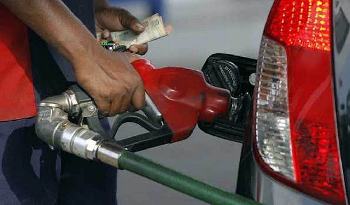 عالمی مارکیٹ میں خام تیل کی قیمتیں فی بیرل 90 ڈالر سے نیچے، عوام کو کوئی راحت نہیں