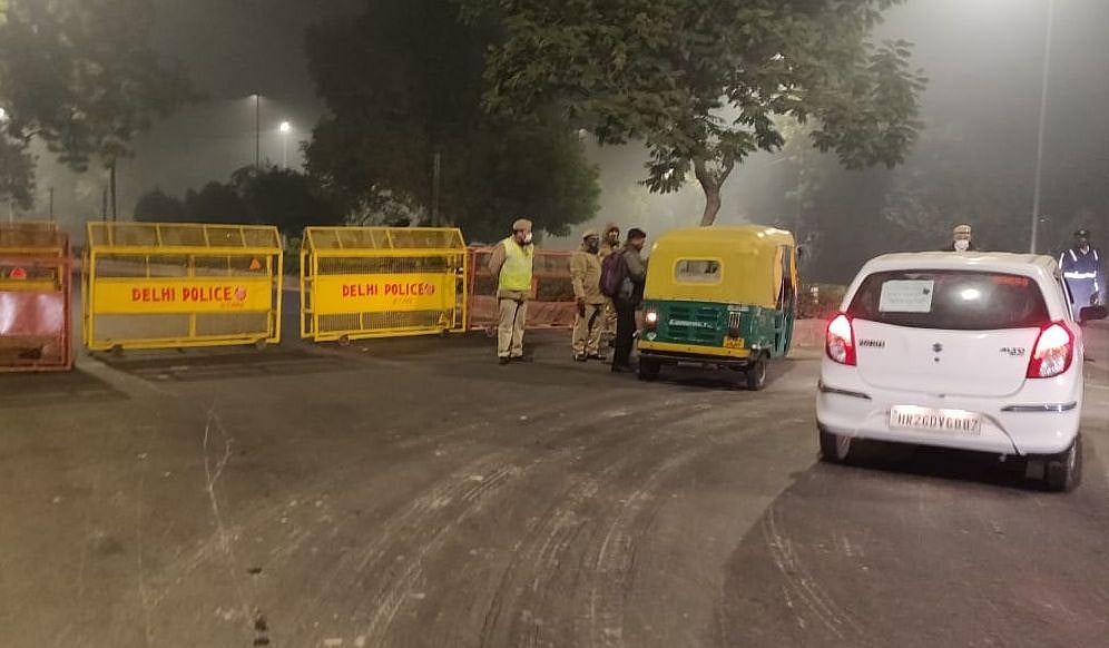 آج سے دہلی میں کورونا کے بڑھتے معاملوں کے پیش نظر نائٹ کرفیو نافذ