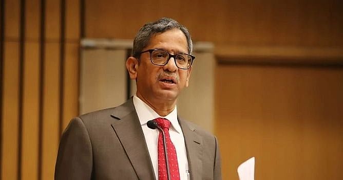ہمیں ایسے لیڈر تیار کرنے کی ضرورت ہے جو بے لوث خدمت گار ہوں: چیف جسٹس رمنا