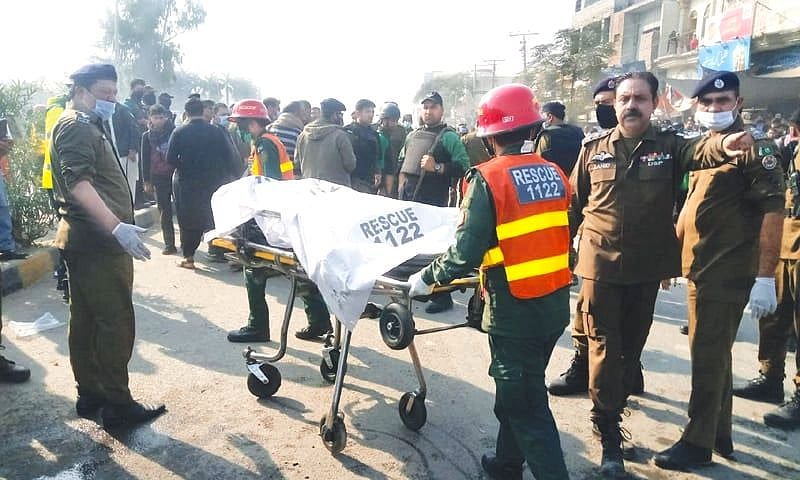 پاکستان میں توہین رسالت کے نام پر بربریت، سری لنکن شہری کا پیٹ پیٹ کر قتل، لاش نذر آتش