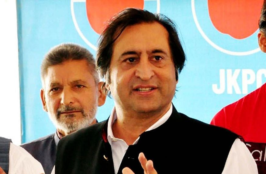 جموں و کشمیر میں باہر کے لوگوں کو ووٹنگ کا حق دینا تباہ کن ہوگا: سجاد لون