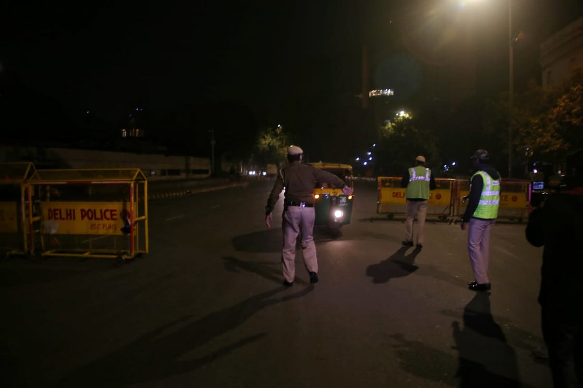 کیا دہلی کو ویک اینڈ کرفیو اور پابندیوں سے نجات ملے گی؟ ڈی ڈی ایم اے کے اجلاس میں آج ہوگا فیصلہ