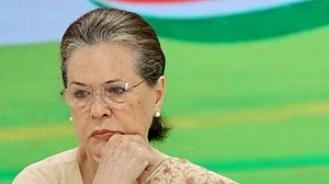کسی داستانِ پری سے بھی اعلیٰ ہے سونیا گاندھی کی داستانِ زندگی... ششی تھرور