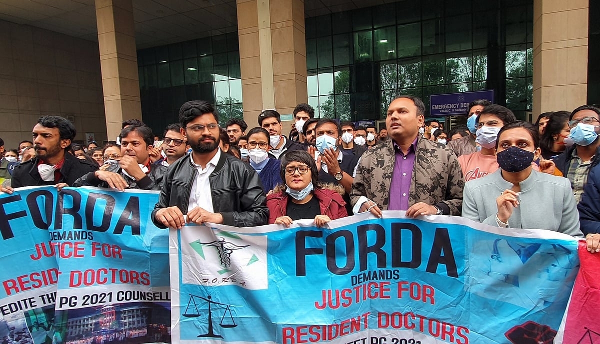 دہلی کے اسپتالوں میں افرا تفری کا ماحول، ریزیڈنٹ ڈاکٹرس نے او پی ڈی کاؤنٹر کیا بند