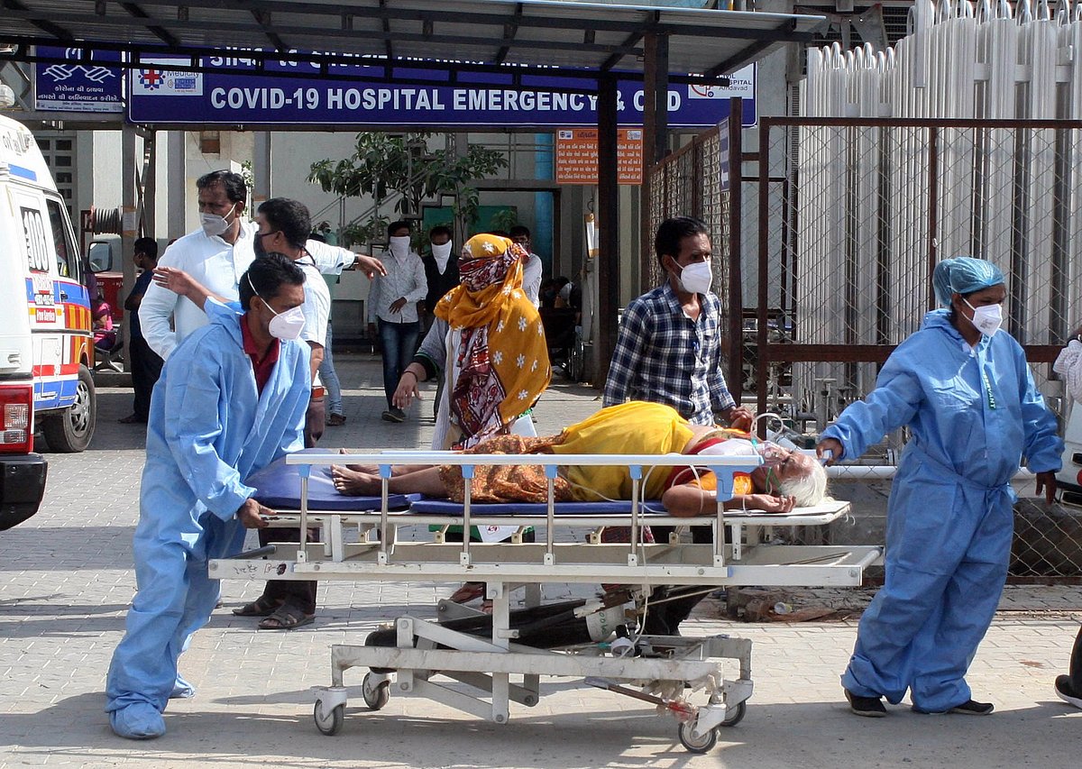اومیکرون سے متعلق راحت دینے والی خبر آئی سامنے، لیکن بداحتیاطی نہ کریں