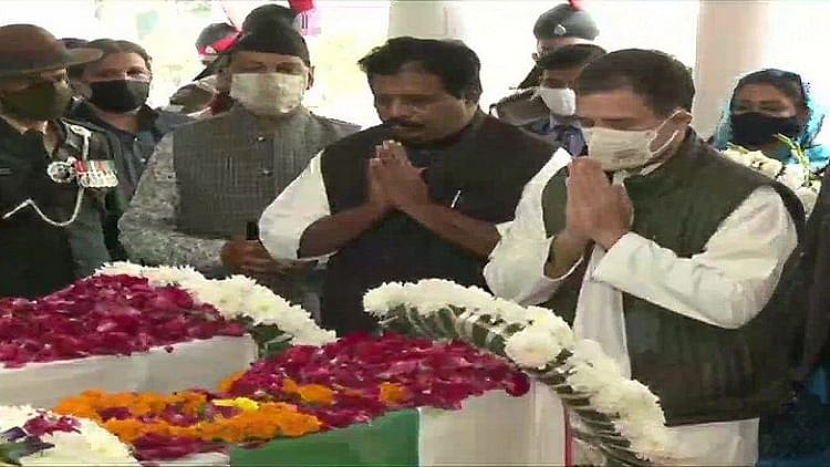 بپن راوت کو آخری سلام پیش کرنے کا سلسلہ، امت شاہ، راہل گاندھی سمیت اہم شخصیات نے پیش کیا خراج عقیدت