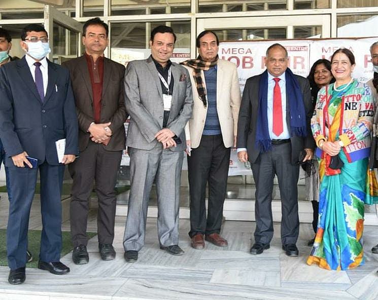 ’اے ایم پی‘ اور ’جامعہ ہمدرد‘ کے ذریعہ کامیاب میگا جاب فیئر کا انعقاد