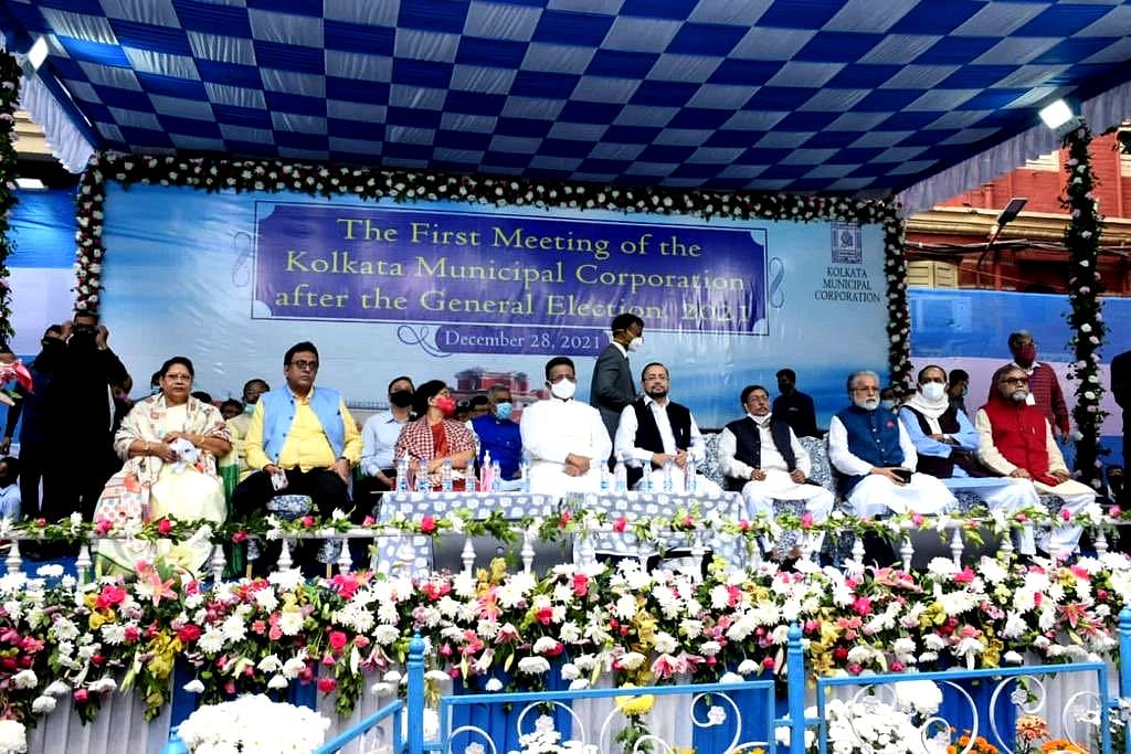 کولکاتا کارپوریشن کے میئر کی حلف برداری کی تقریب میں شریک کئی لیڈران کورونا سے متاثر