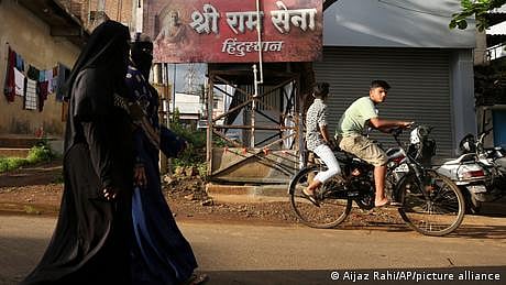 بھارت میں مسلم خواتین کی توہین کرنا ایک کلچر بنتا جا رہا ہے:آر جے صائمہ