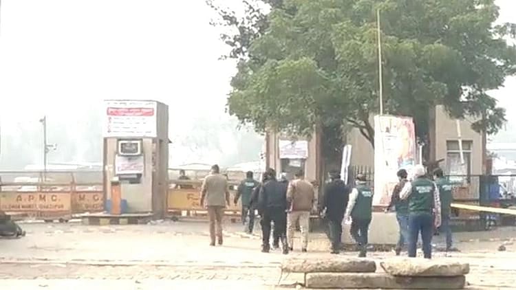 دہلی: غازی پور میں مشتبہ بیگ میں ملا آئی ای ڈی، گڈھے میں دھماکہ کر کیا گیا ناکارہ