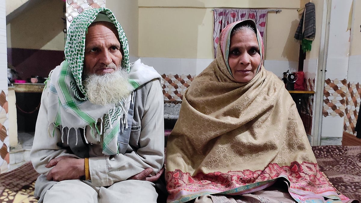 سی اے اے مخالف مظاہرہ کے دوران جان گنوانے والے سلیمان کے والدین / تصویر آس محمد کیف