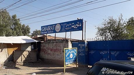 پشاور میں ہزاروں افغان مہاجر بچوں کی تعلیم کا سلسلہ منقطع