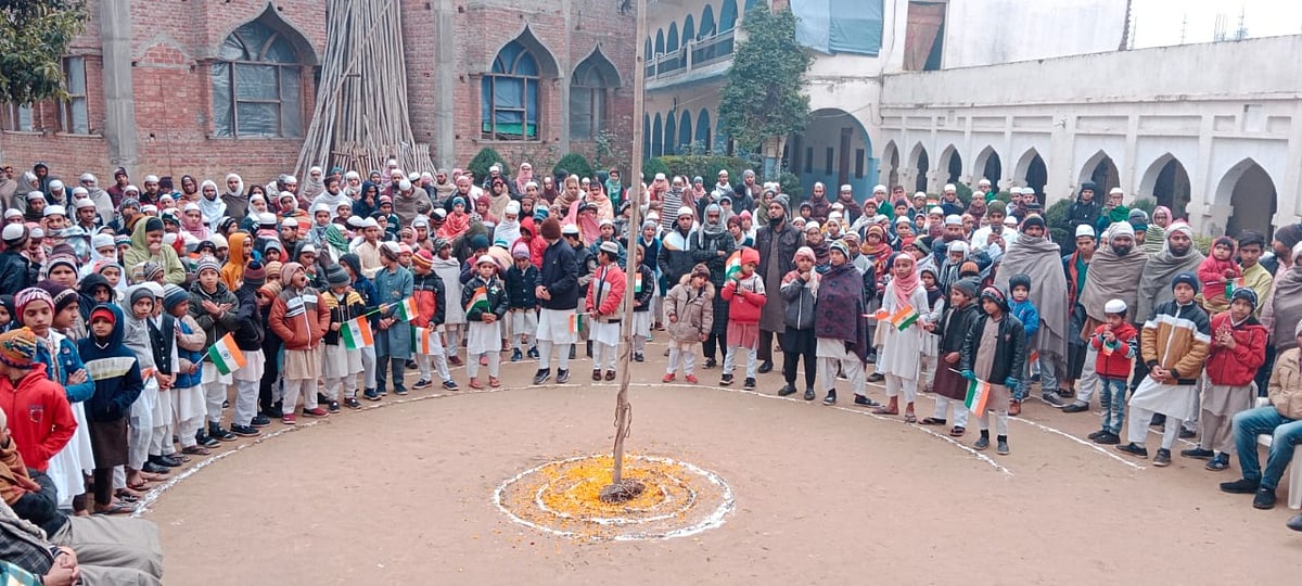 ملک کے آئین کے تحفظ کے تئیں ہماری ذمہ داری کی یاد دلاتا ہے جشن یوم جمہوریہ: مولانا حکیم الدین قاسمی